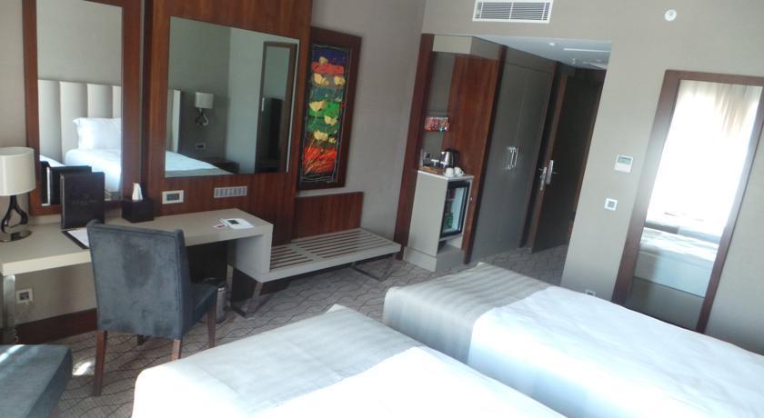 Ramada By Wyndham Sakarya Hotel Extérieur photo